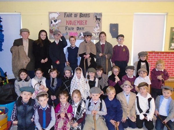Dressing up in traditional clothes in Scoil Naomh Cualán to celebrate The Fair of Borrisoleigh on Monday 28th November