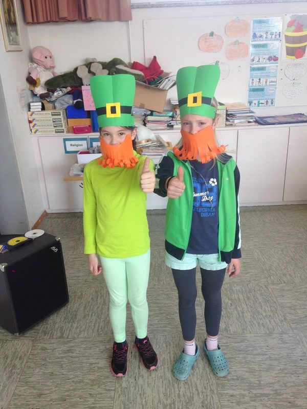 Wishing you all a Happy Saint Patrick's Day. Pupils and staff from Grundschule Stahringen, Germany ( partner school of Scoil Naomh Cualan)